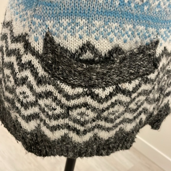 A classic from Ricki’s  long zippered sweater with collar. - Picture 5 of 8